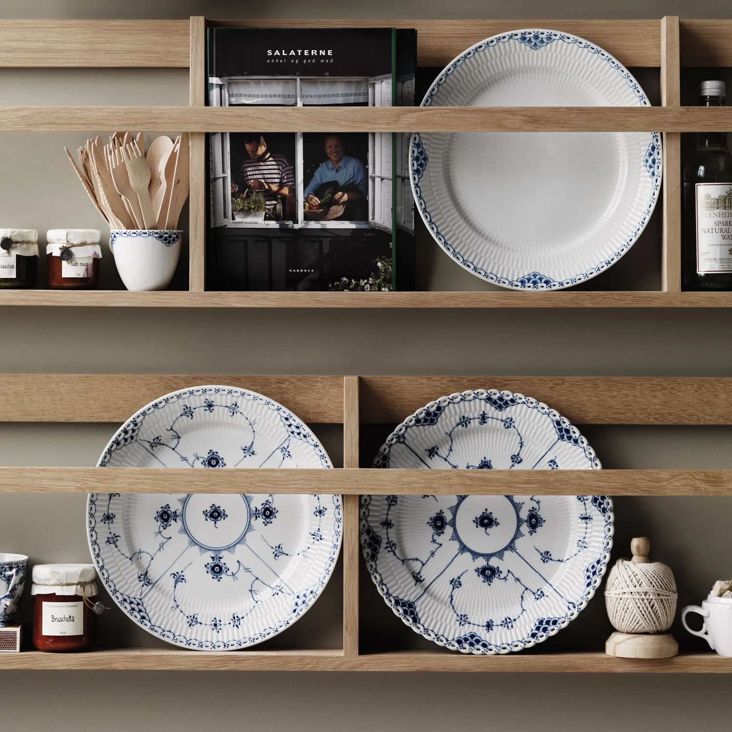Kgl. Porcelæn Musselmalet Halvblonde tallerken 22 cm håndmalet