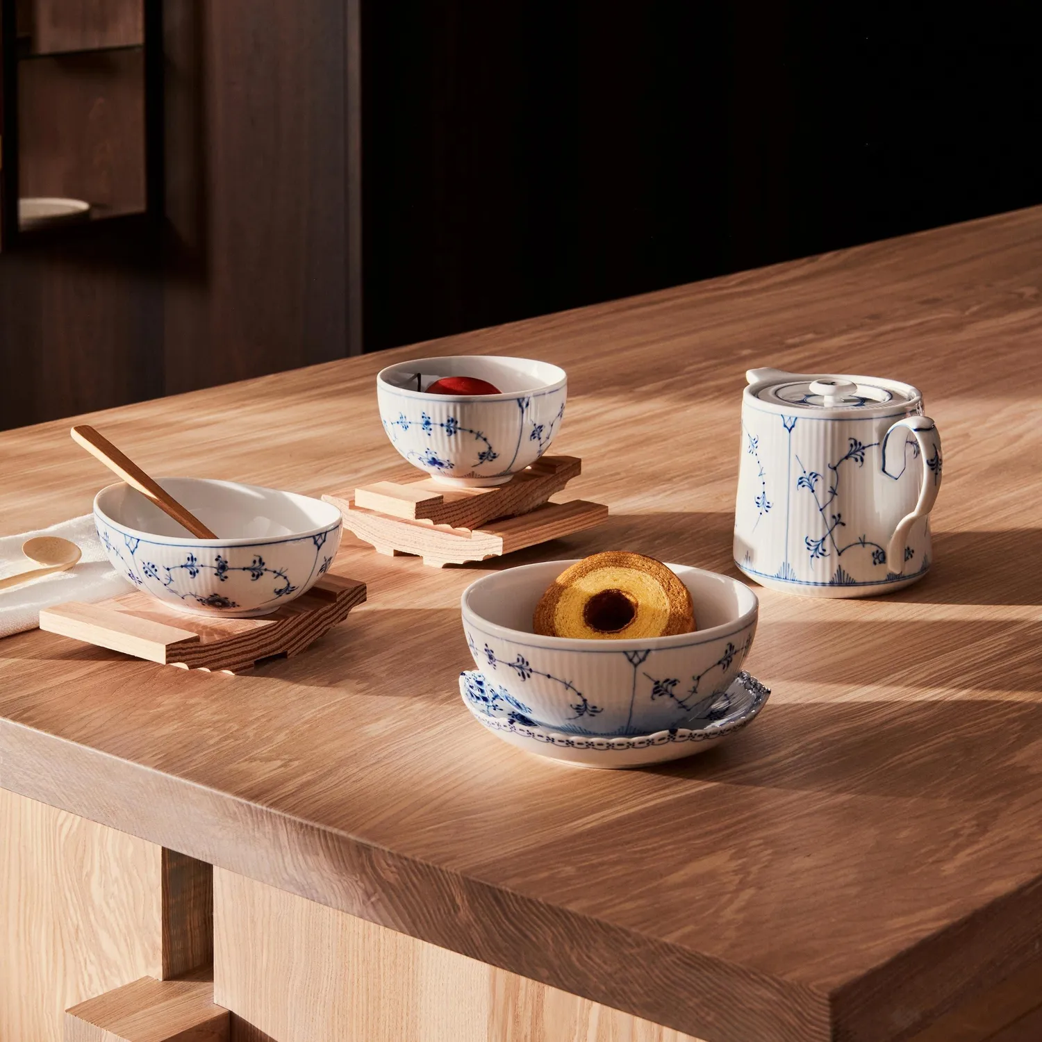 Kgl. Porcelæn Musselmalet Riflet skål 50 cl 2 stk håndmalet