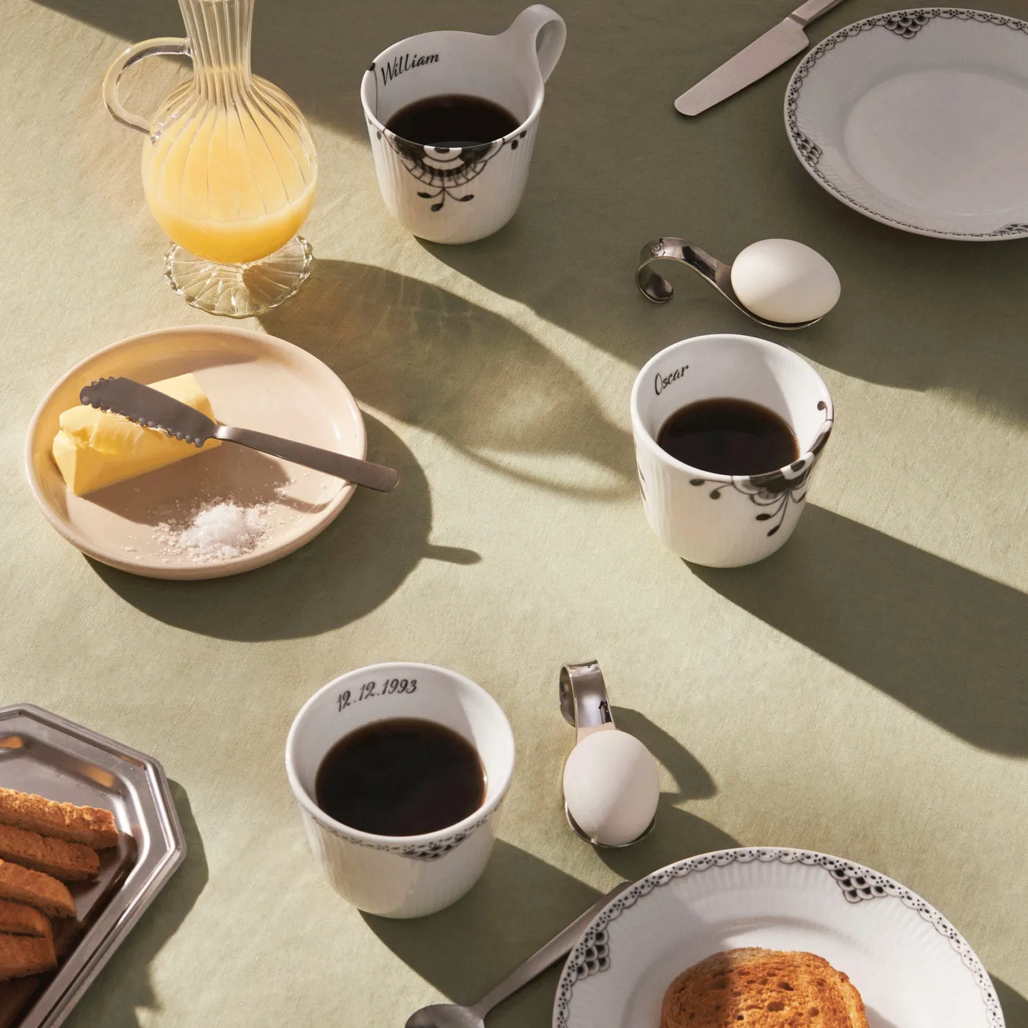 Kgl. Porcelæn Sort Mega Riflet højhankskop Bespoke 33 cl