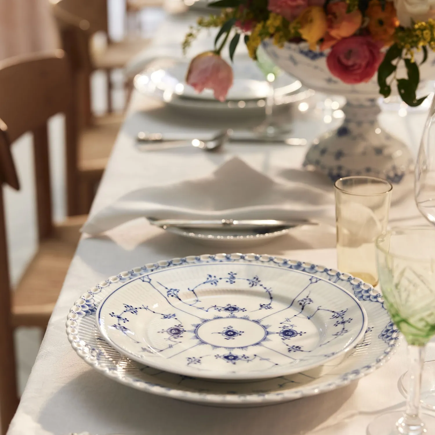 Kgl. Porcelæn Musselmalet Riflet tallerken 19 cm håndmalet
