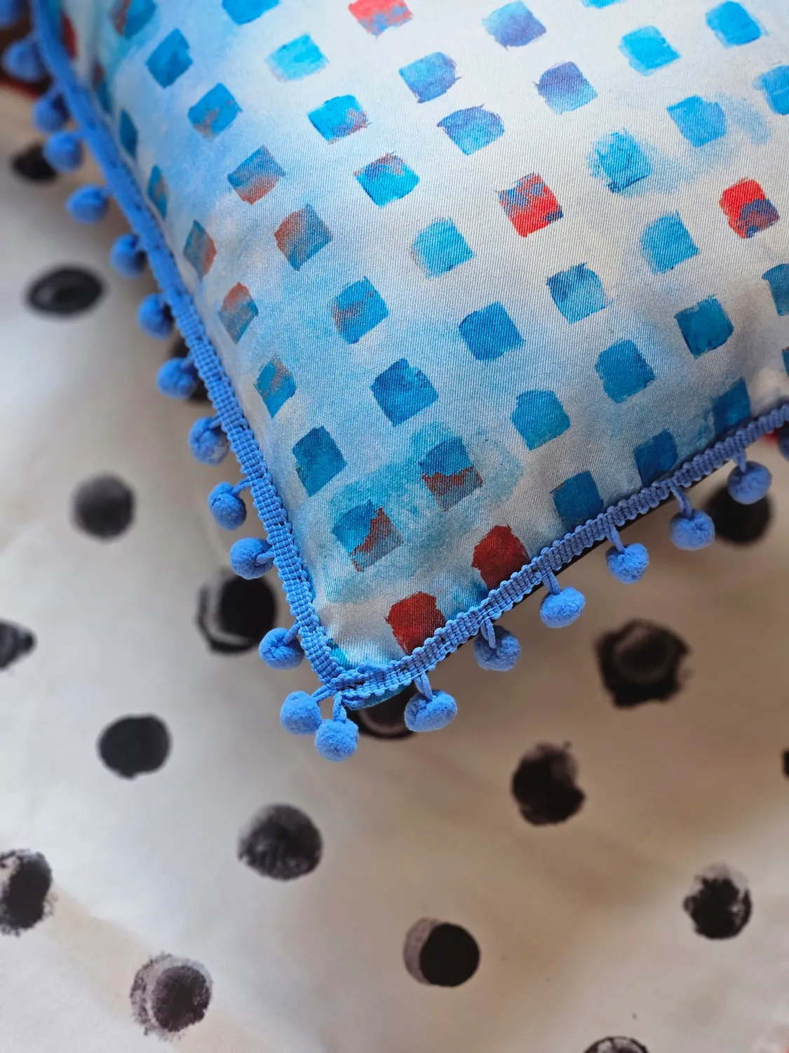 Les Ottomans Ikat pudebetræk silke Blue Polka Dot