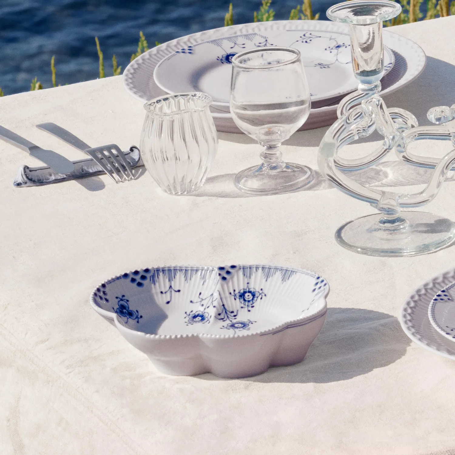 Kgl. Porcelæn Blå Elements fad 19 cm håndmalet